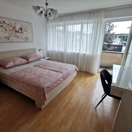 Gospić Apartment Tonio - Right On The Main Square מראה חיצוני תמונה