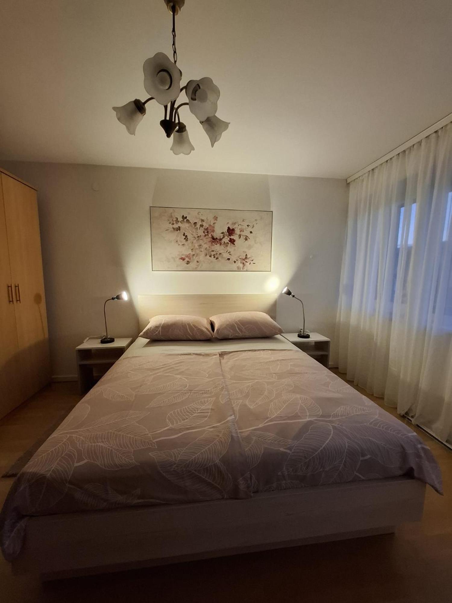 Gospić Apartment Tonio - Right On The Main Square מראה חיצוני תמונה